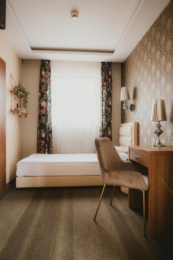 Hotel Wroblewscy 시에라츠 외부 사진